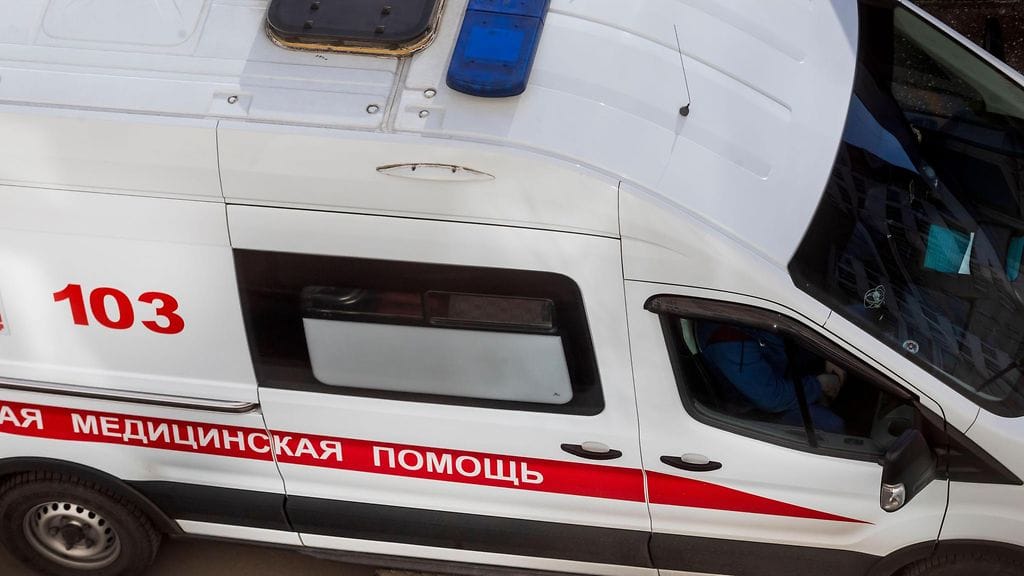 Pelaaja vietiin sairaalaan hoidettavaksi. Kuvituskuva.