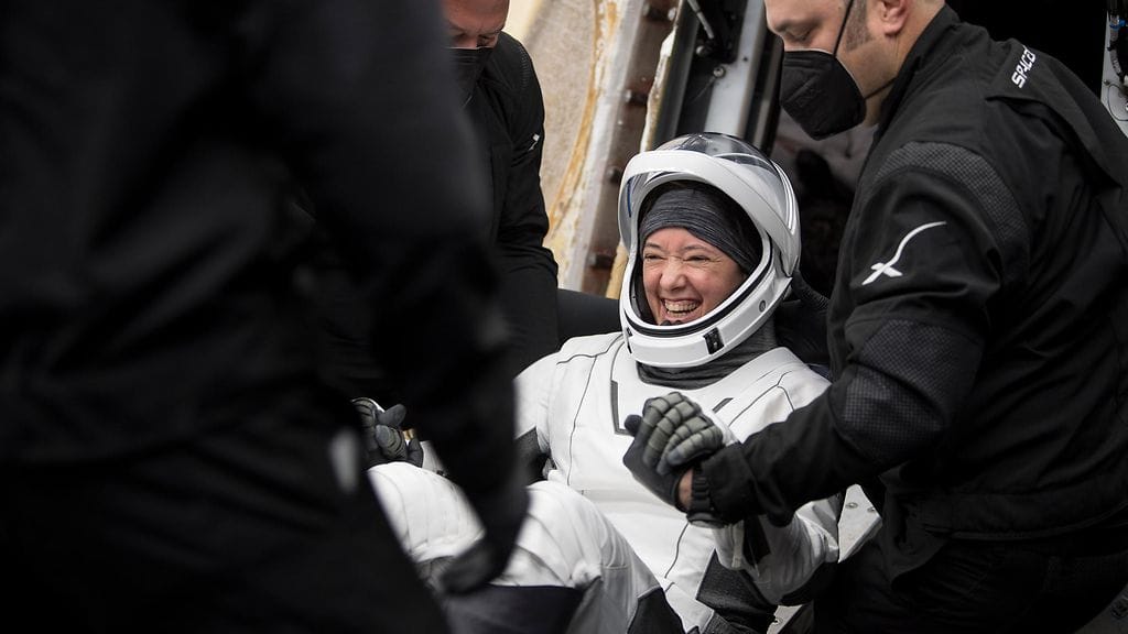 Yhdysvaltalainen yrittäjä, sijoittaja ja keksijä Elon Musk väittää, että SpaceX-yritys voi viedä ihmisiä Marsiin jo viiden vuoden kuluessa. Kuvituskuvassa Nasan astronautti Megan McArthur.