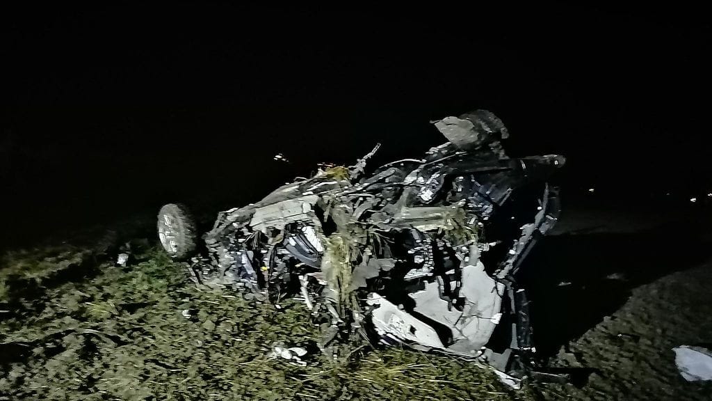 Henkilöautoa kuljettanut mies menehtyi välittömästi.