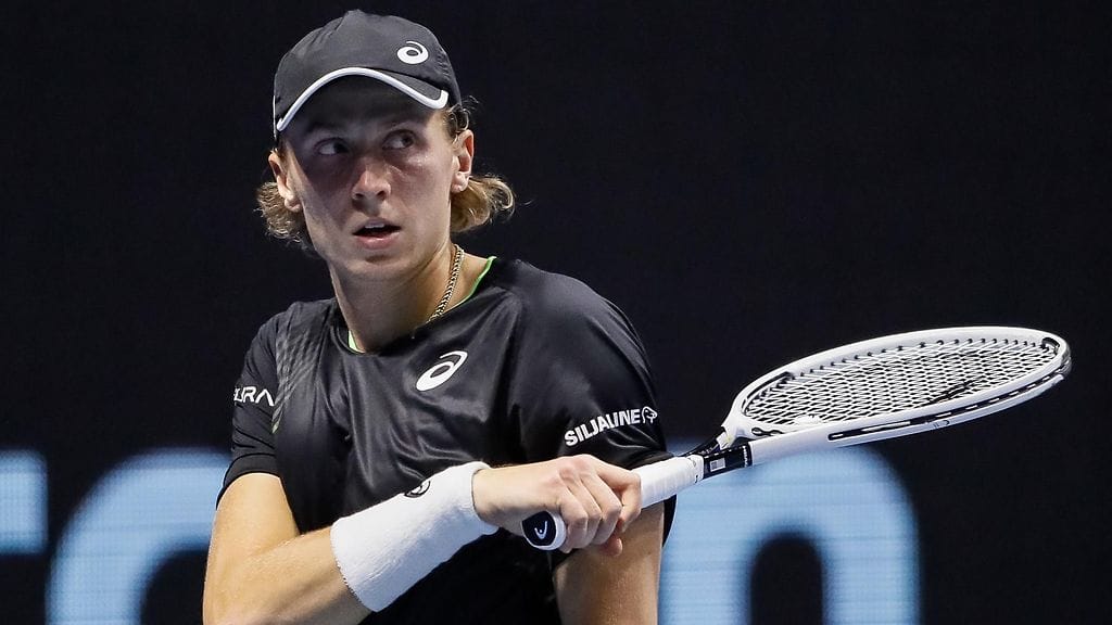 Emil Ruusuvuori taipui Pedro Martinezille Tukholman ATP-turnauksen ensimmäisellä kierroksella.
