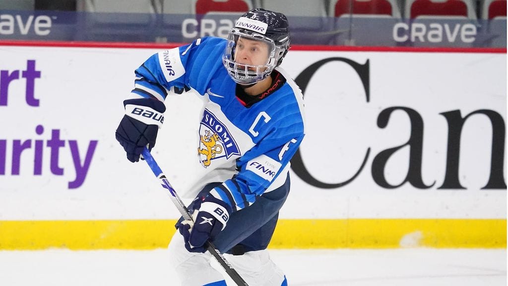 Jenni Hiirikoski katsoo, että Naisleijonien on pystyttävä petraamaan avauspelaamistaan.