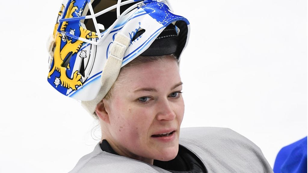 Noora Räty haluaa Naisleijonille rauhan Kanadaa vastaan.