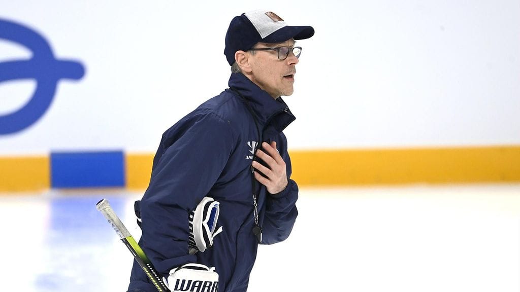 Pasi Mustonen suututti Naisleijonien pelaajat kommenteillaan.