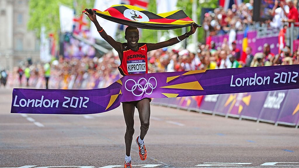 Stephen Kiprotich voittaa maratonin olympiakultaa.