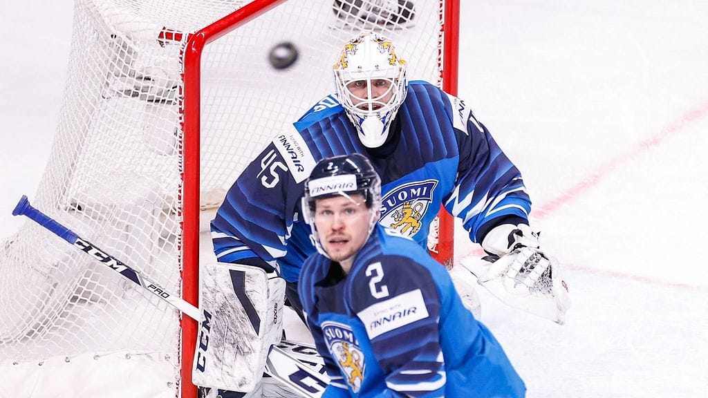 Jussi Olkinuora aloittaa Leijonien maalilla Venäjä-ottelussa.