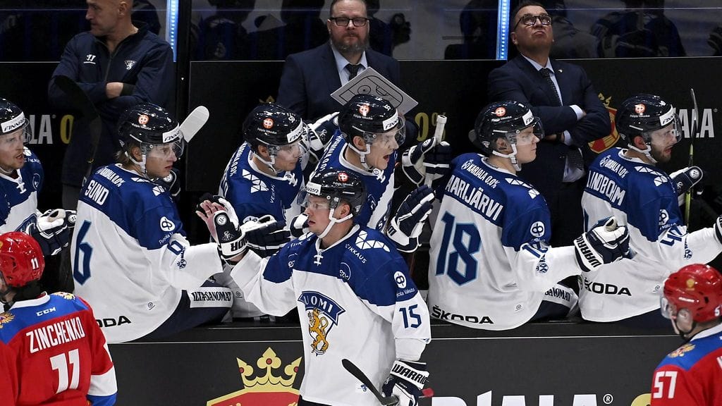 Miro Aaltonen tuulettaa 2-0-osumaansa.