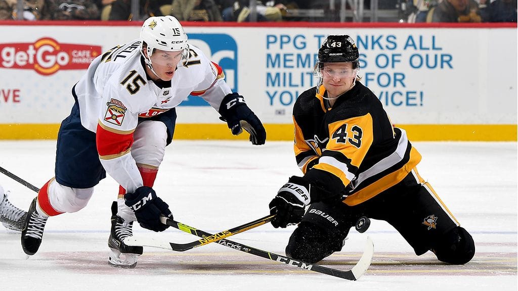 Anton Lundell ohitti Penguins-puolustuksen taidokkaasti.