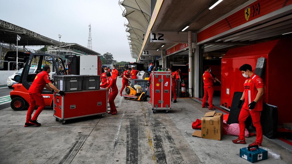 Tallien mekaanikoilla on riittänyt Brasiliassa kiirettä.