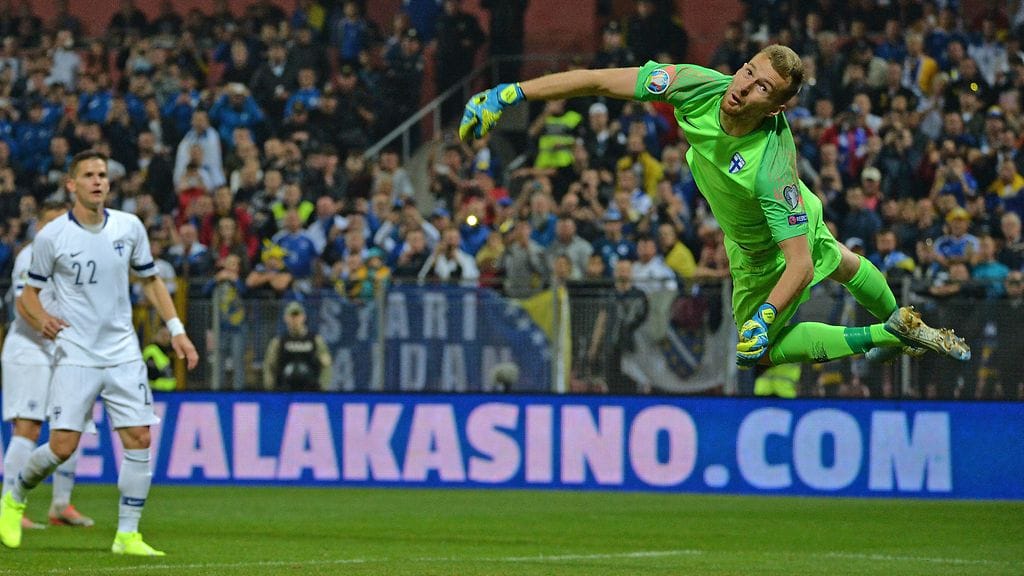 Luka Hradecky joutui ahkeroimaan Suomen maalinsuulla kaksi vuotta sitten Zenicassa.