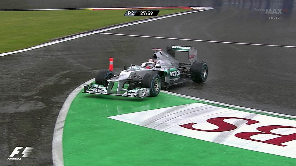 Schumacher oikaisi varikolle.