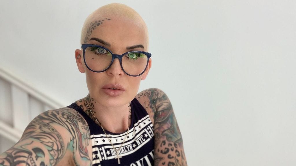 OMA: Sini Ariell Bonds, muodonmuutos, hiukset