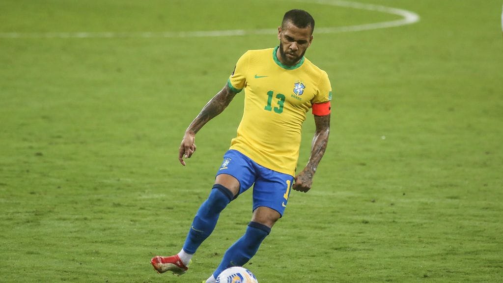 Dani Alves tekee paluun Barcelonaan kuuden vuoden tauon jälkeen.