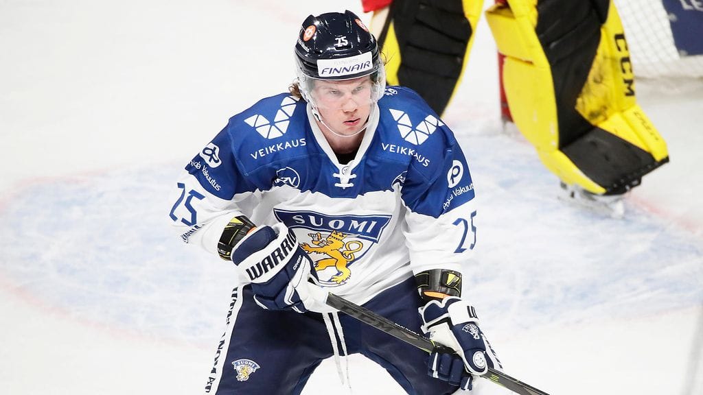 Toni Rajala ampui Suomen avausmaalin Tshekkiä vastaan. Kuva torstain Venäjä-ottelusta.