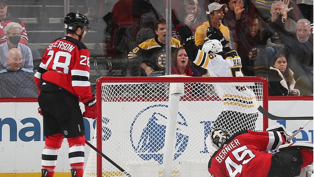 Erik Haula iski kauden avausmaalinsa New Jerseyn verkkoon.