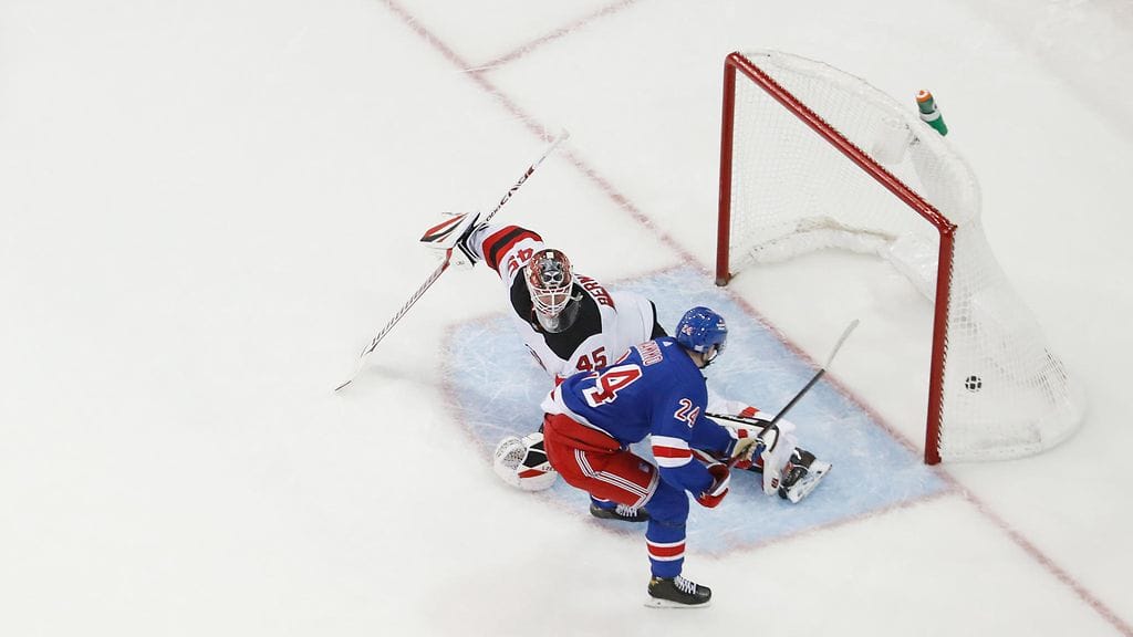 Kaapo Kakko taiteili Devilsiä vastaan kaksi näyttävää osumaa.