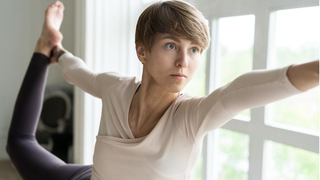 Katseen kiinnittäminen yhteen pisteeseen auttaa ylläpitämään tasapainoa tanssijan asennossa.