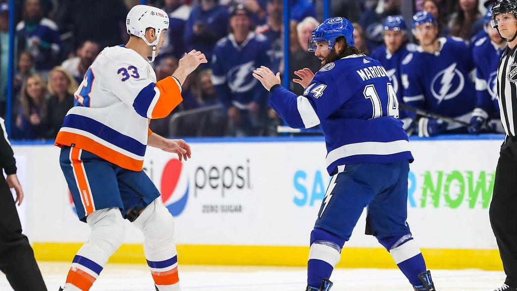 Zdeno Chara ja Pat Maroon ottivat taas kerran mittaa toisistaan.