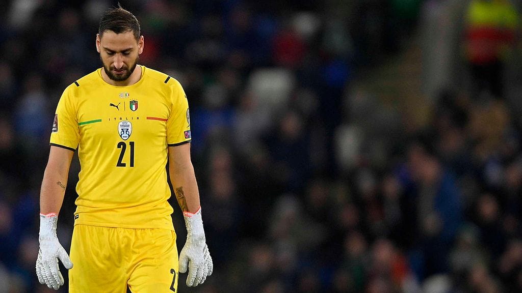 Gianluigi Donnarumman vartioimaan Italia-maaliin tehtiin MM-karsinnoissa vain kaksi maalia, mutta Italia joutuu tästä huolimatta jatkokarsintaan.