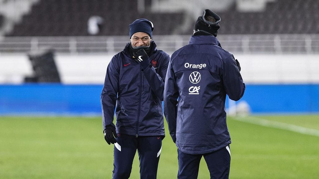 Kylian Mbappe ja Ranskan maajoukkue otti tuntumaa Olympiastadionin nurmeen maanantaina.
