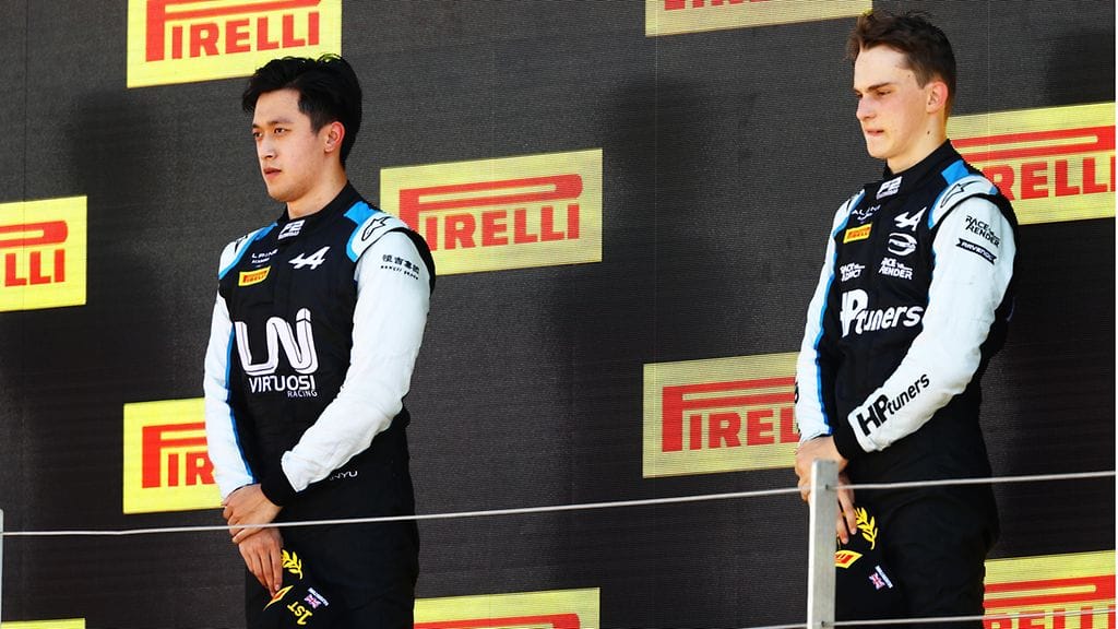 Guanyu Zhou (vasemmalla) ja Oscar Piastri kuuluvat Renault'n kuljettaja-akatemiaan. Zhou ajaa ensi kaudella kilpaa Alfa Romeolla, Piastri pestattiin Alpine-tallin varakuljettajaksi.