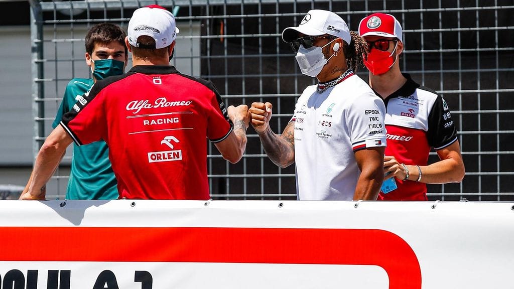 Kimi Räikkönen ja Lewis Hamilton tekivät jättimäärän ohituksia Brasilian F1-kisassa.