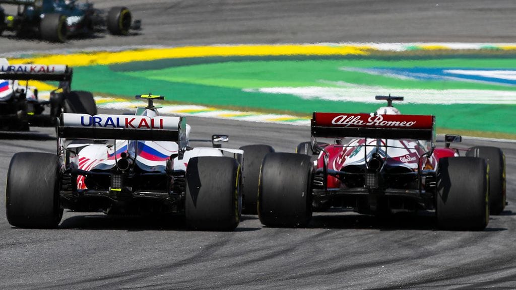 Kimi Räikkönen ja Mick Schumacherin rymistelivät yhteen Brasilian GP:ssä.