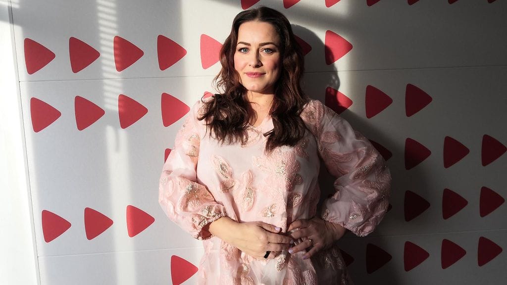 Erin juhlii kymmenvuotiasta soolouraansa.