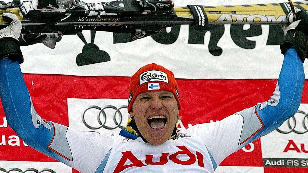 Kalle Palander juhlii Kitzbühelin voittoa 2003.