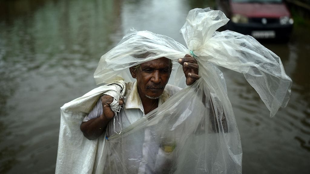Maan eteläosiin on odotettavissa lisää rankkasateita lauantaina.