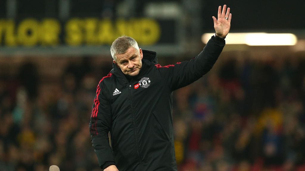 Ole Gunnar Solskjär vilkutti yleisölle Manchester United koettua ruman tappion Watfordille lauantaina.