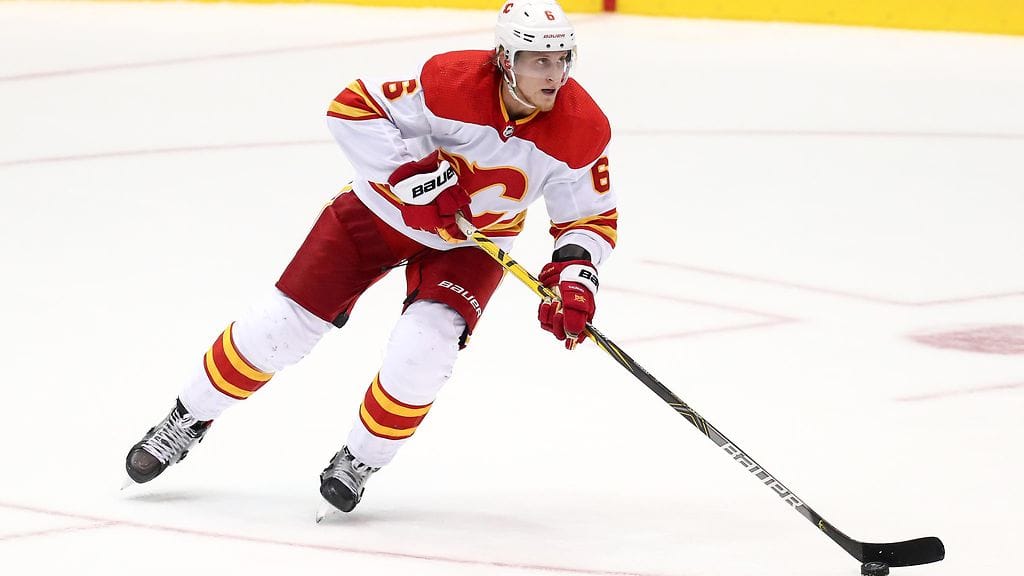 Juuso Välimäki petasi Calgary Flamesin voittomaaliksi jääneen ottelun avausosuman Boston Bruinsia vastaan.