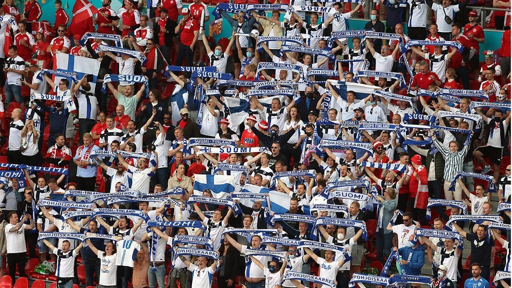 Huuhkajat-fanien upea ele Christian Eriksenille on ehdolla FIFA:n palkintogaalassa.