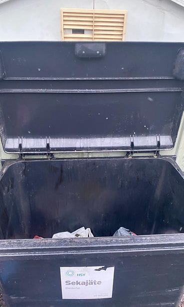 Roskalaatikosta löydettiin ruumis Tapaninvainiossa Helsingissä