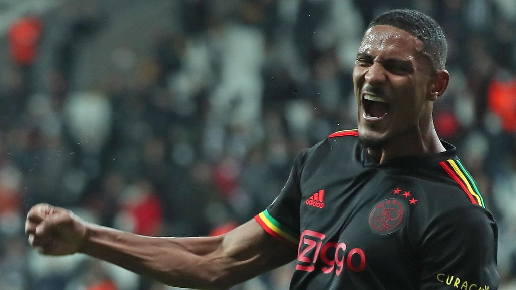 Sébastien Haller naulasi Ajaxille kaksi maalia Besiktasia vastaan.