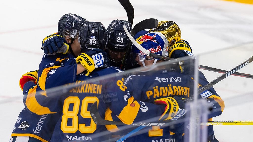 Koko Lukon joukkue asetettiin karanteeniin, kun joukkueessa todetiin 11 koronatartuntaa.