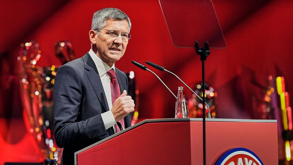 Bayernin puheenjohtaja Herbert Hainer sai vuosikokouksessa kylmän vastaanoton.