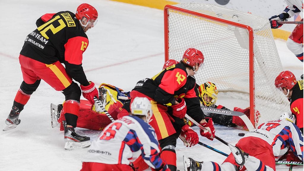 Tiukkaa vääntöä Jokerien maalilla Moskovan TsSKA:ta vastaan.