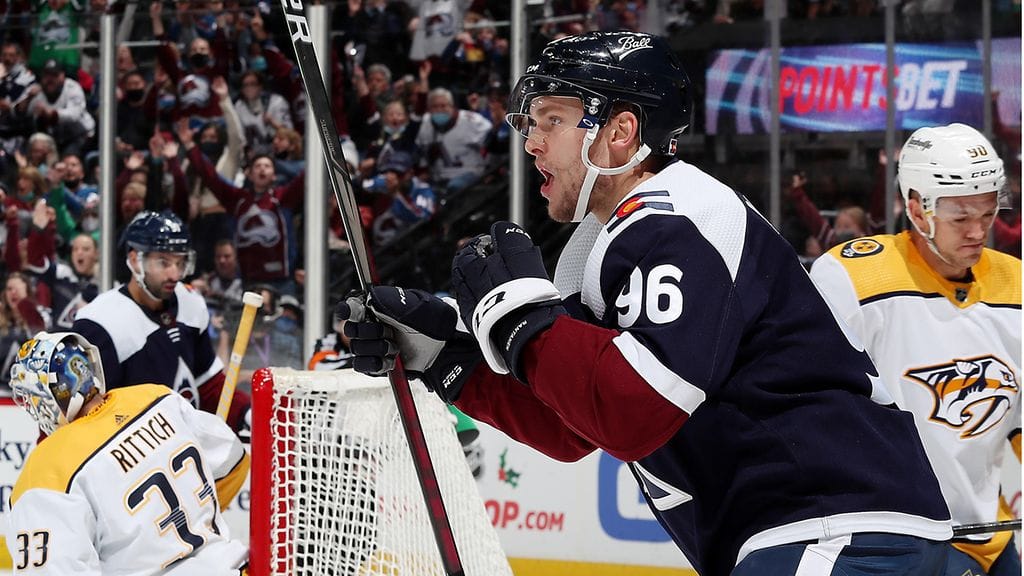 Mikko Rantanen tykitti hattutempun Nashvillen verkkoon.