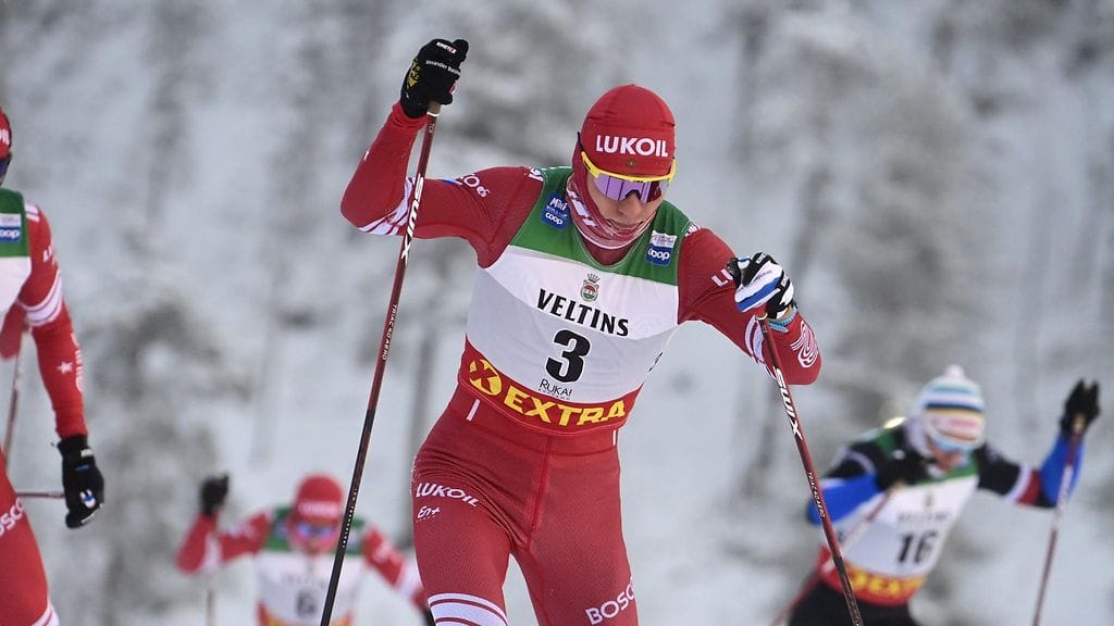 Aleksandr Bolshunov vei voiton Rukan sunnuntain takaa-ajossa.