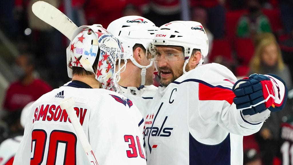 Washington Capitalsin Aleksandr Ovetshkin tehoili tuoreeltaan tehtyään avausmaalin Carolina Hurricanesia vastaan.