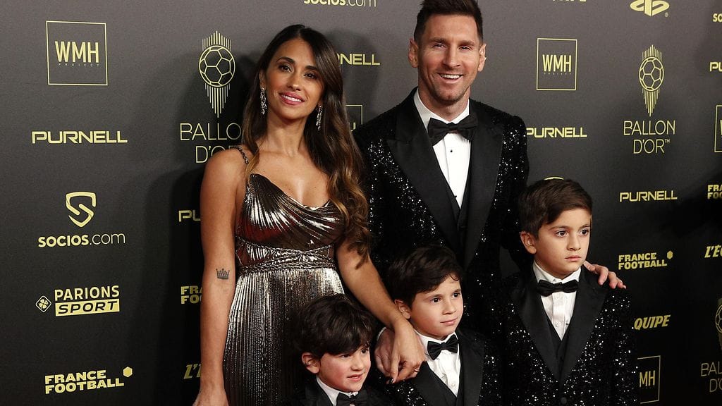 Lionel Messi saapui Ballon d'Or -gaalaan koko perheensä kanssa. Vaimo Antonela Roccuzzon lisäksi myös pojat Thiago, Matteo ja Ciro olivat paikalla Pariisissa.