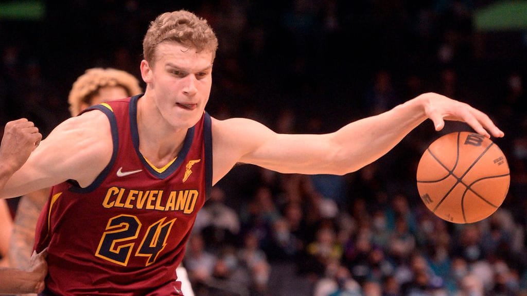 Lauri Markkanen heitti 24 pistettä.