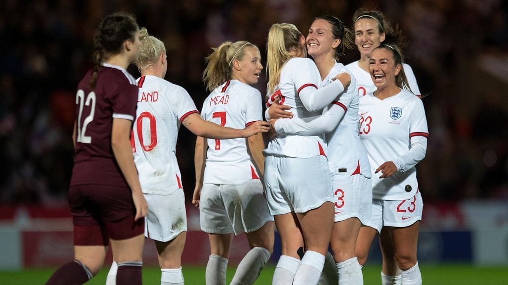 Englanti tyrmäsi Latvian hämmästyttävällä tavalla.