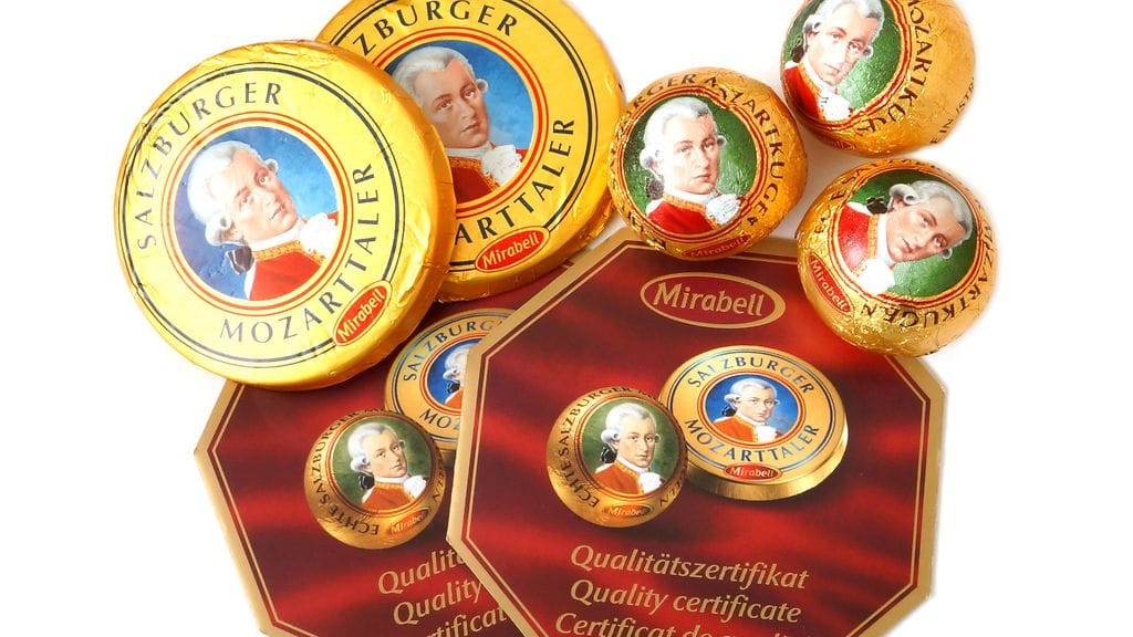 Salzburg Schokolade on valmistanut Mozart-kuulia ja Mozart-taalereita Mirabell-brändin alla.