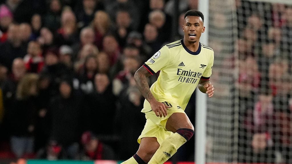 Gabriel pelaa toista kauttaan Arsenalin paidassa.