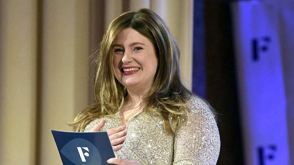 Tämän vuoden lasten- ja nuortenkirjallisuuden Finlandia-palkinnon saa Anne-Maija Aalto teoksestaan Mistä valo pääsee sisään.