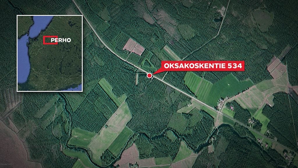 Auto paloi Perhon Kellokoskella valtatie 13 levähdysalueella.