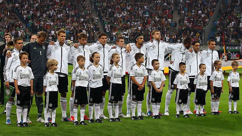 Saksan joukkue Israel-ottelussa.