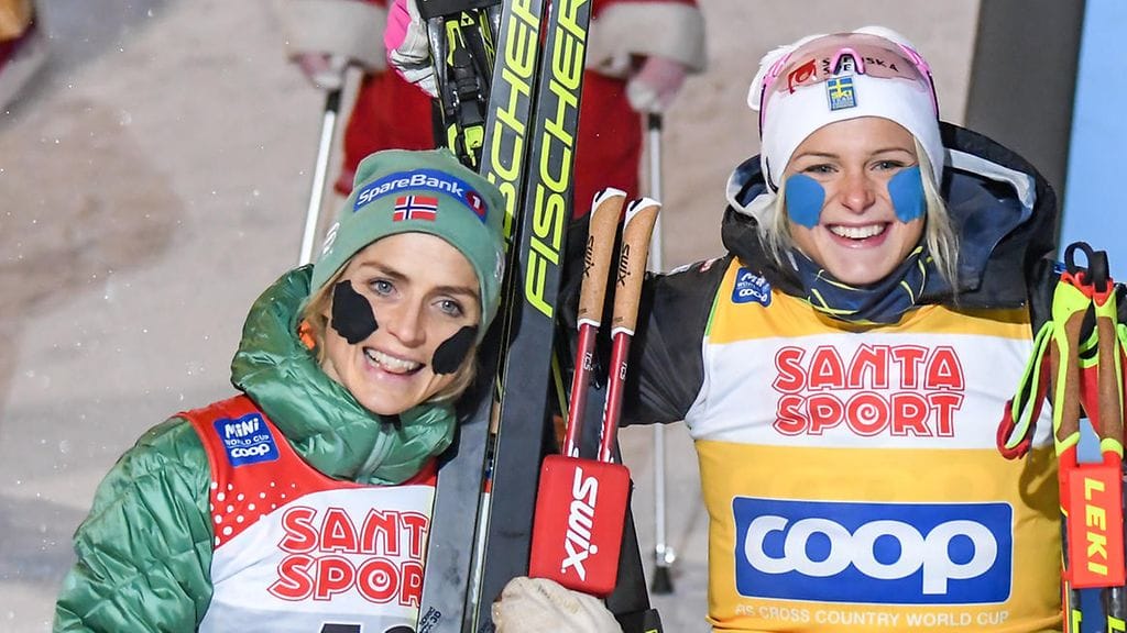 Frida Karlsson (oik.) vei pidemmän korren Lillehammerin 10 kilometrin kisassa ennen Therese Johaugia.