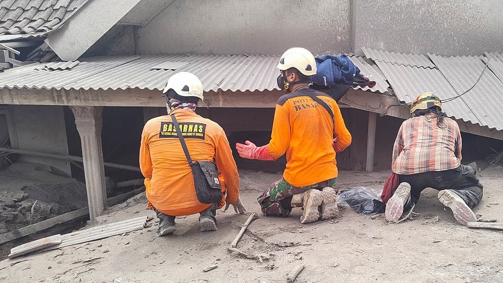 Tulivuoren purkaus Indonesiassa 5.12.2021